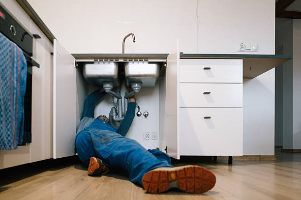 Professional Emergency Plumber technician working in New Bedford, MA